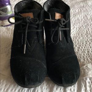 Toms suede booties